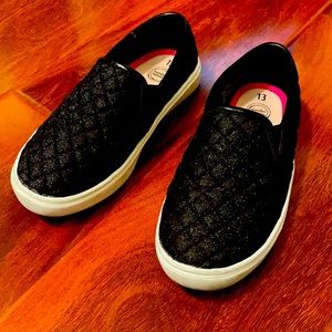 Girls comfortable sneakers